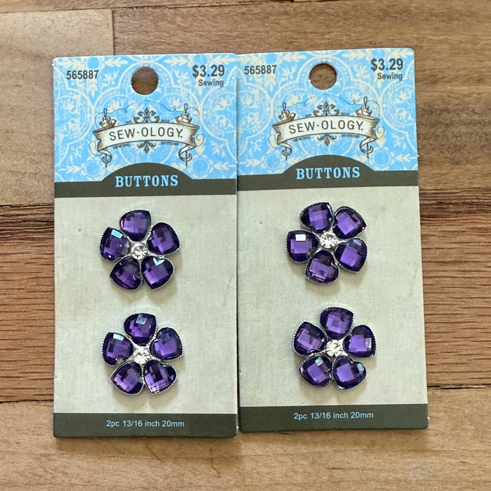 Sew-Ology Purple Flower Buttons